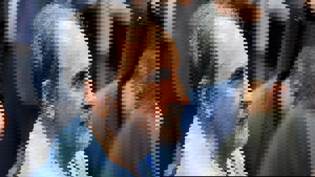 العفو عن عمدة طهران السابق بعد إدانته بقتل زوجته