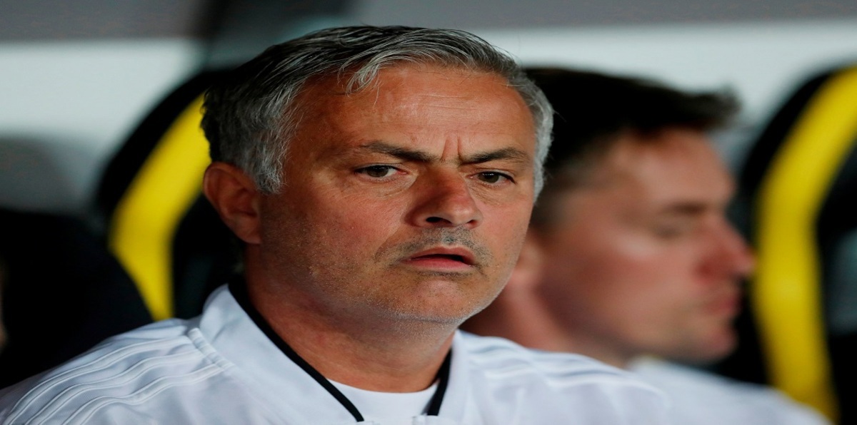 مورينيو ينقلب على بوغبا وينزع منه شارة قيادة مانشستر يونايتد