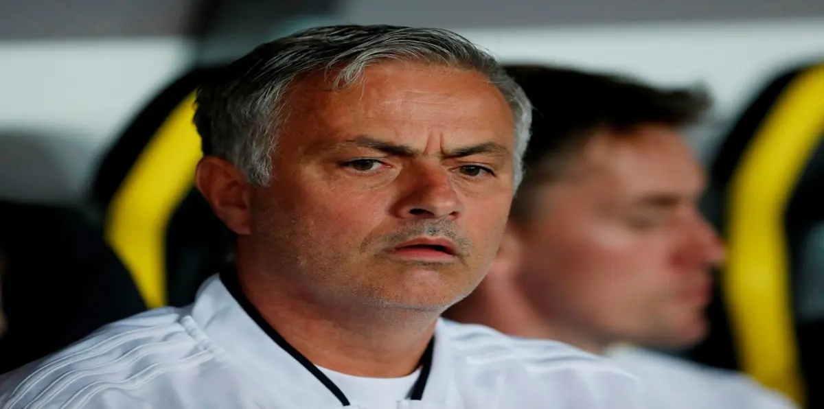 مورينيو ينقلب على بوغبا وينزع منه شارة قيادة مانشستر يونايتد