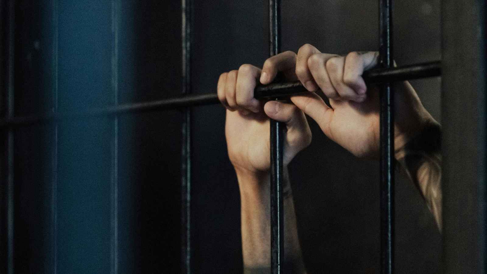 بتهمة "المحتوى الهابط".. اعتقال تيكتوكر جزائري