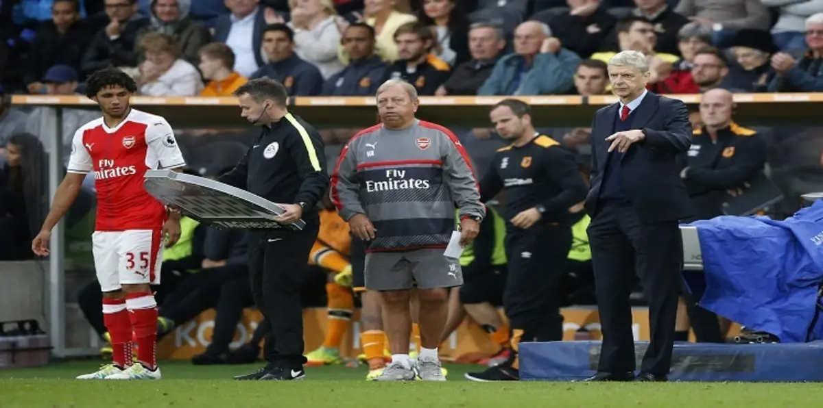 محمد النني يحذر فينغر من عمر جابر