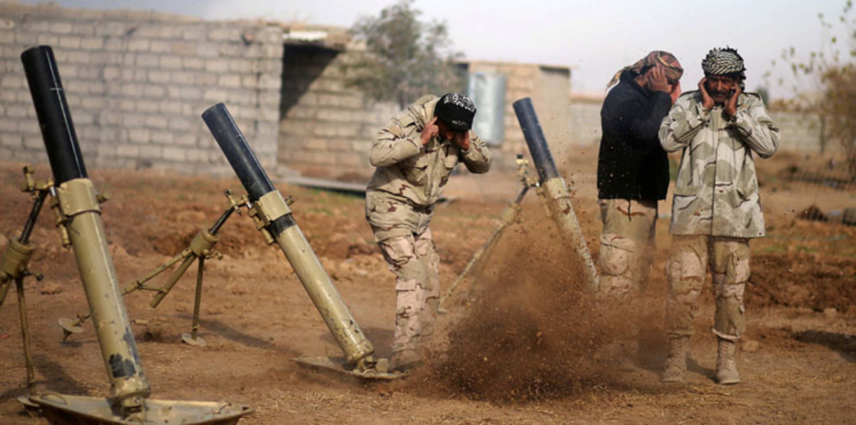 القوات العراقية تكثف قصفها غرب الموصل لفتح جبهة جديدة ضد داعش