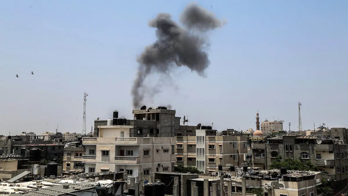 إسرائيل تنفذ غارات صباحية على غزة وتتلقى 220 صاروخًا فلسطينيًا