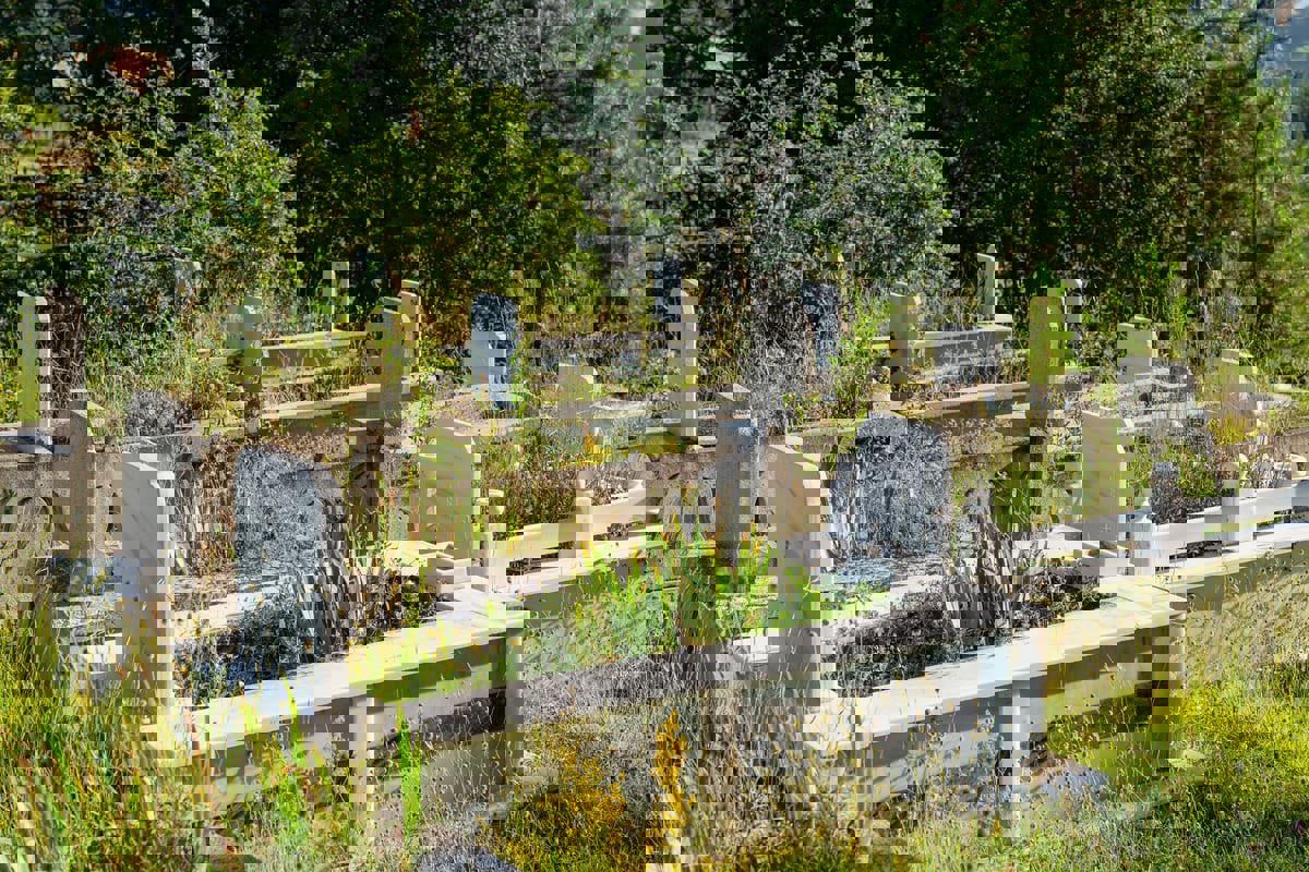 "مدافن طابقية" لحلّ أزمة ازدحام الموتى في سوريا