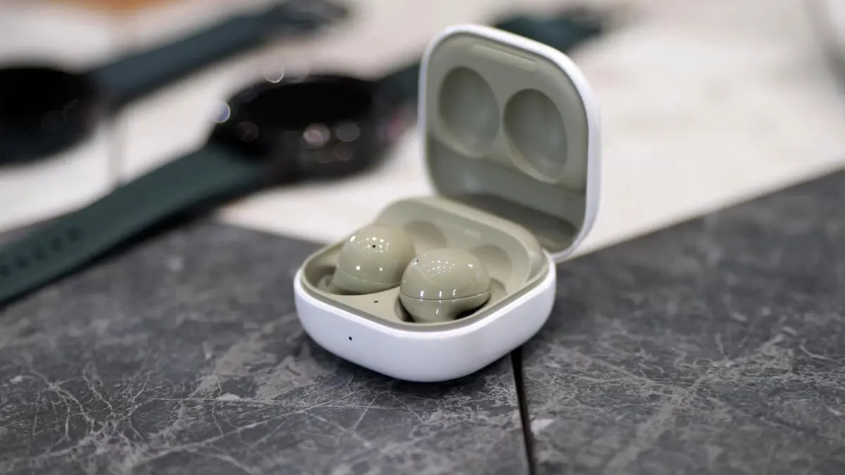 "سامسونغ" تكشف عن سماعات Galaxy Buds 2