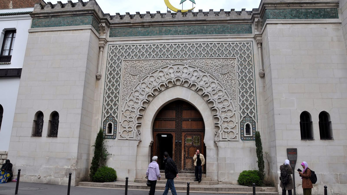 فرنسا تعلن عن "تحرك ضخم وغير مسبوق" يستهدف 76 مسجدا