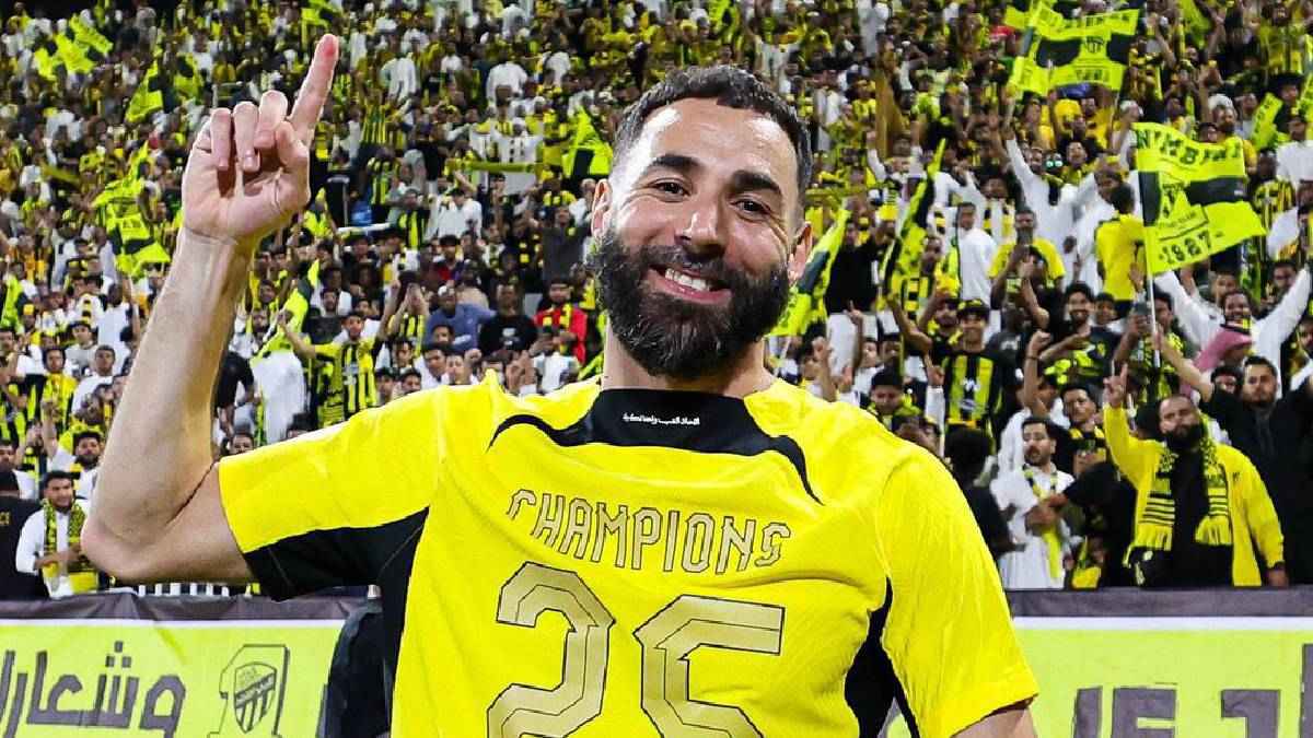 بنزيما يفاجئ جماهير الاتحاد السعودي (فيديو)