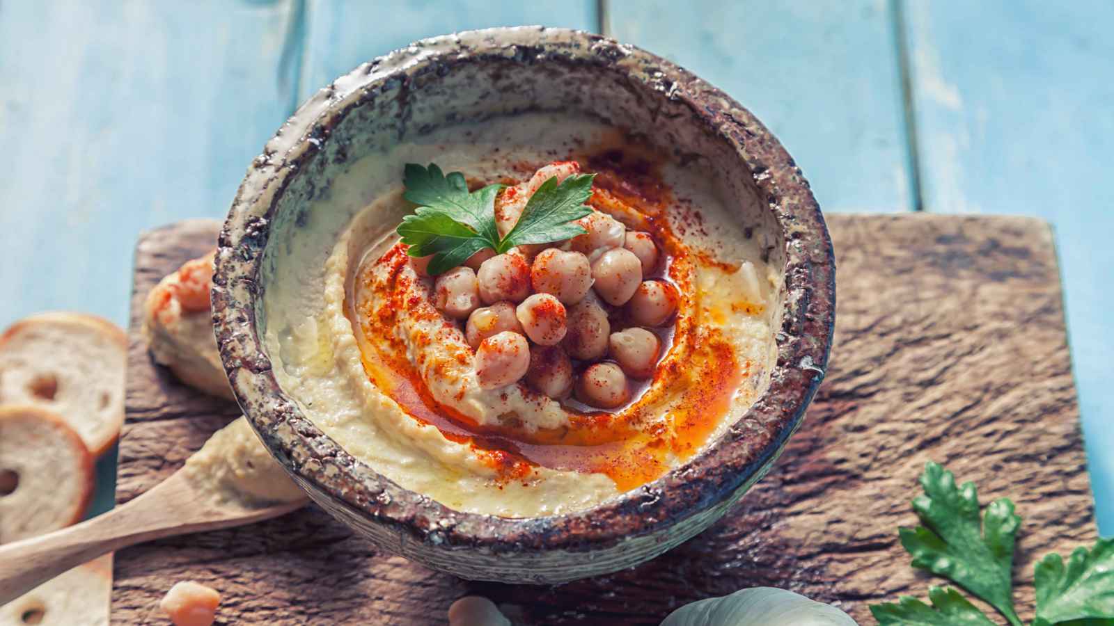 بعد مزاعم "تيك توك".. ماذا يحدث لجسمك عند تناول الحمص يوميا؟