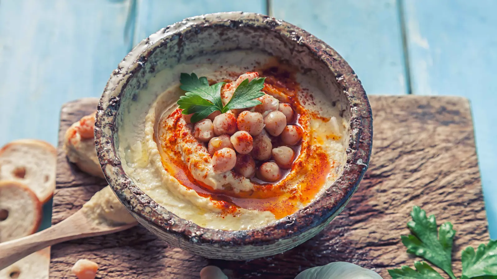 بعد مزاعم "تيك توك".. ماذا يحدث لجسمك عند تناول الحمص يوميا؟