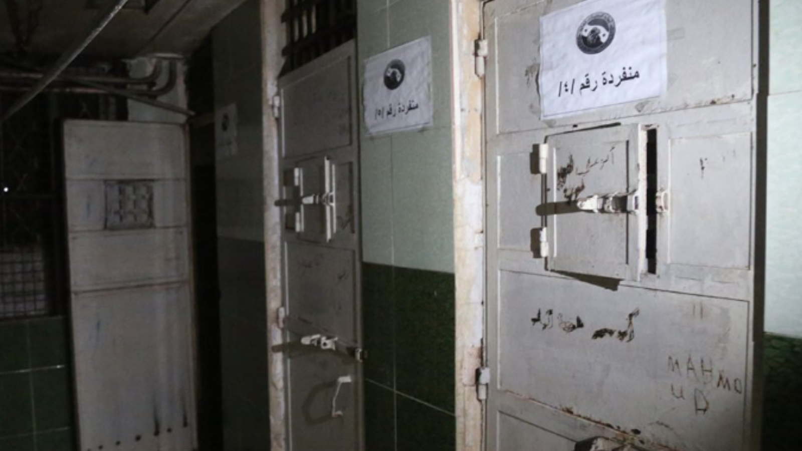 "طمس أدلة على الفظائع".. طلاء جدران زنازين في اللاذقية يثير الجدل