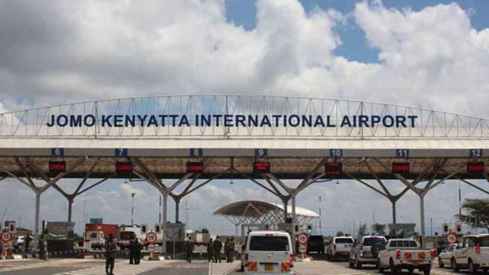 حريق في مطار نيروبي.. والطائرات تواصل الإقلاع (فيديو)