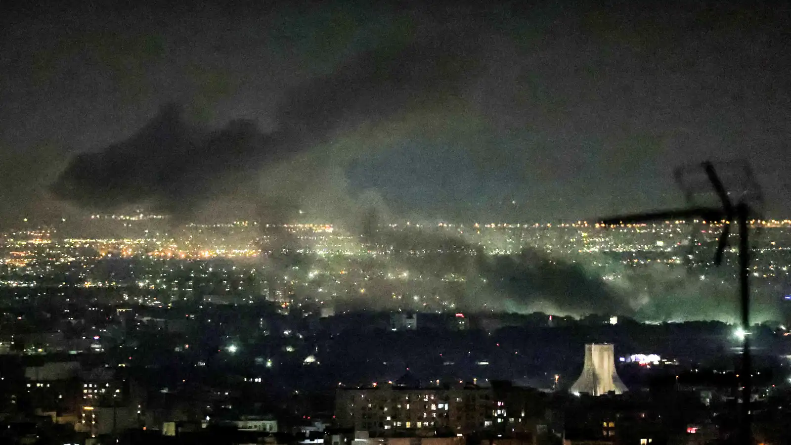 ترامب يغير قواعد اللعبة.. الحرب على إيران تتحول إلى معركة "استسلام غير مشروط"