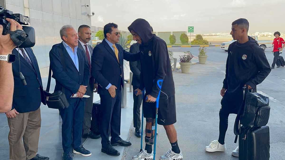 ظهور صادم لعمر مرموش بعد وصوله مع بعثة منتخب مصر (صور)