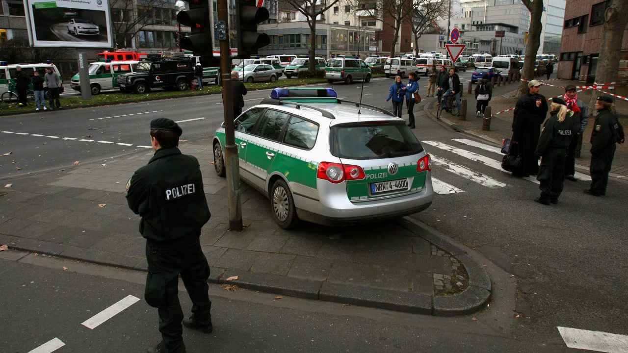 ألمانيا.. مداهمات تستهدف أشخاصاً ينتمون لمنظمة "الدماء والشرف"