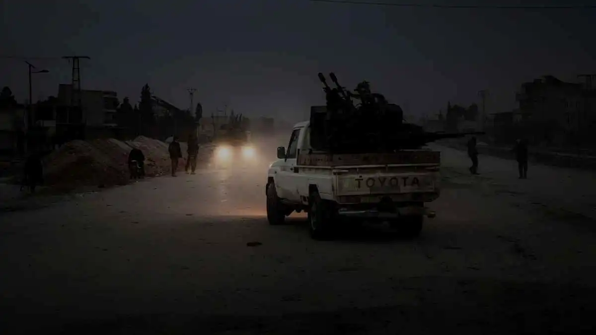 الجيش السوري يستعيد مرافق استراتيجية وحقول نفطية من سيطرة "قسد"