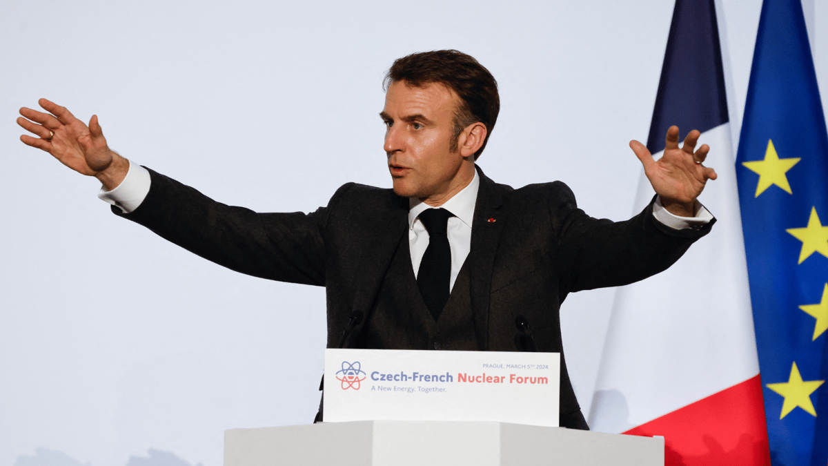 لماذا يغرد ماكرون "خارج السرب" في الملف الأوكراني؟