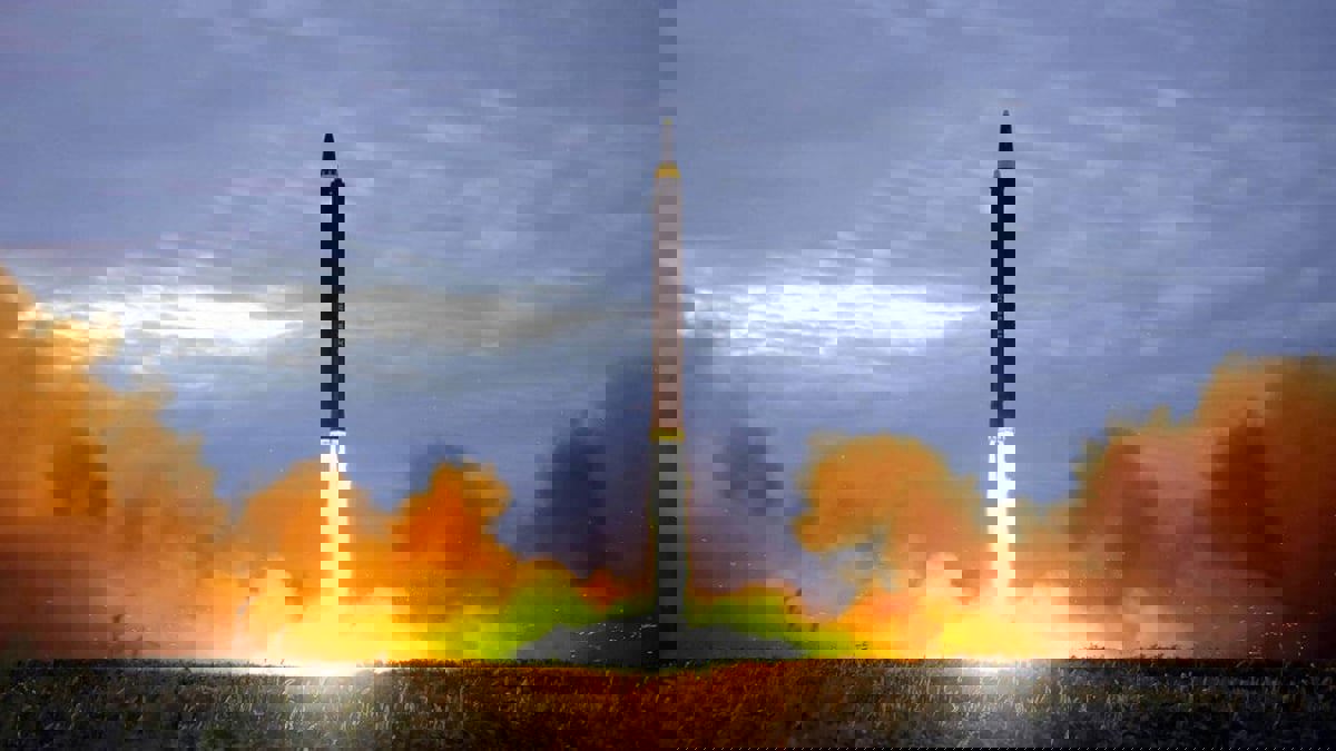 بيونغ يانغ تطلق صاروخا جديدا وسط "توتر" على الحدود مع كوريا الجنوبية