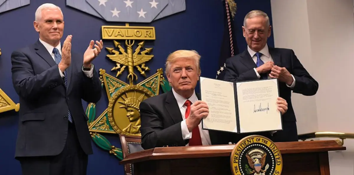 علماء الخطوط يفسّرون سبب كبر حجم خط ترامب