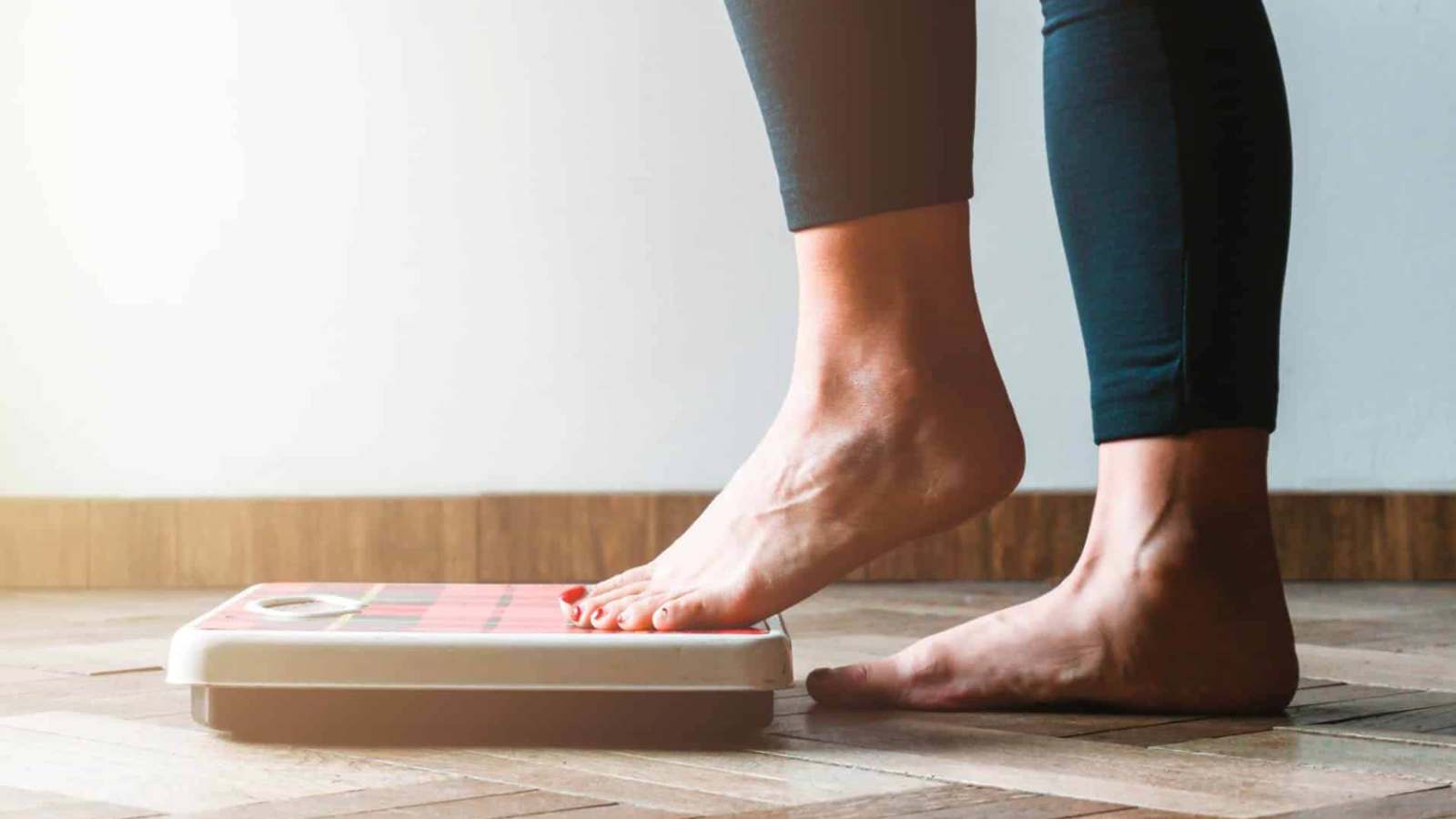 منها البيض.. 5 أطعمة تساعدك على فقدان الوزن دون حرمان