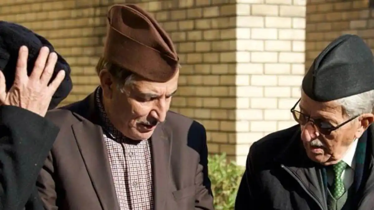 "السدارة البغدادية".. رمز اجتماعي صامد بعد قرن من دخولها العراق