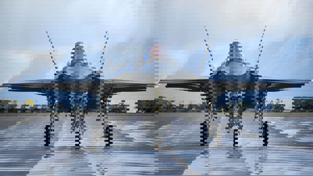 تحطم مقاتلة بريطانية في البحر المتوسط ونجاة الطيار‎‎