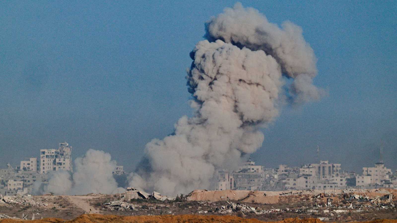 دمار شامل.. دفاع مدني غزة يكشف لـ"إرم نيوز" أهوال العملية البرية الإسرائيلية