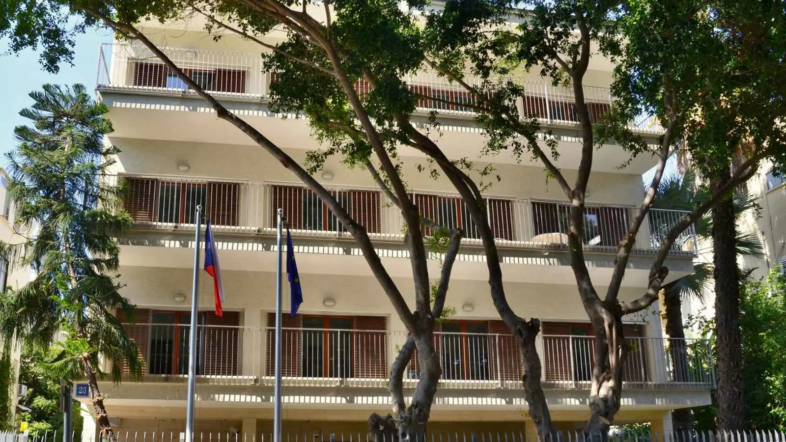 بناء على طلب ترامب.. أول دولة أوروبية تقترب من نقل سفارتها إلى القدس