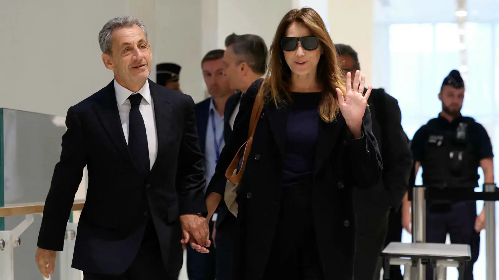 القضاء الفرنسي يدين ساركوزي في قضية أموال القذافي