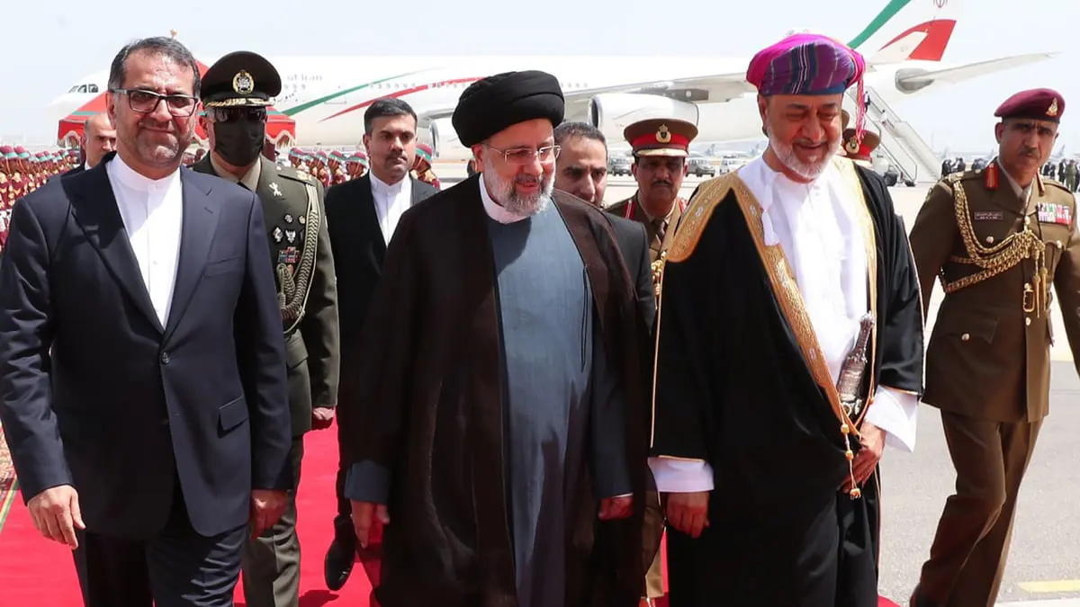 رئيسي يصل مسقط ويجري مباحثات مع سلطان عمان