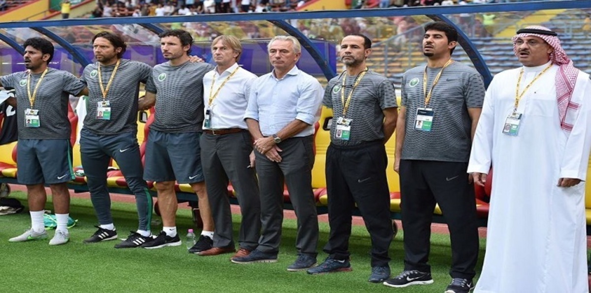 المشرف على المنتخب السعودي يعترف بوجود أخطاء تكتيكية