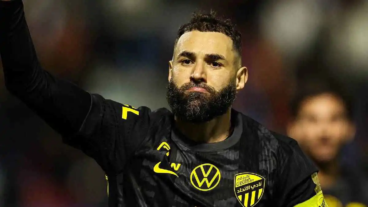 مصور مباراة الاتحاد والقادسية يفجّر غضب بنزيما (فيديو)