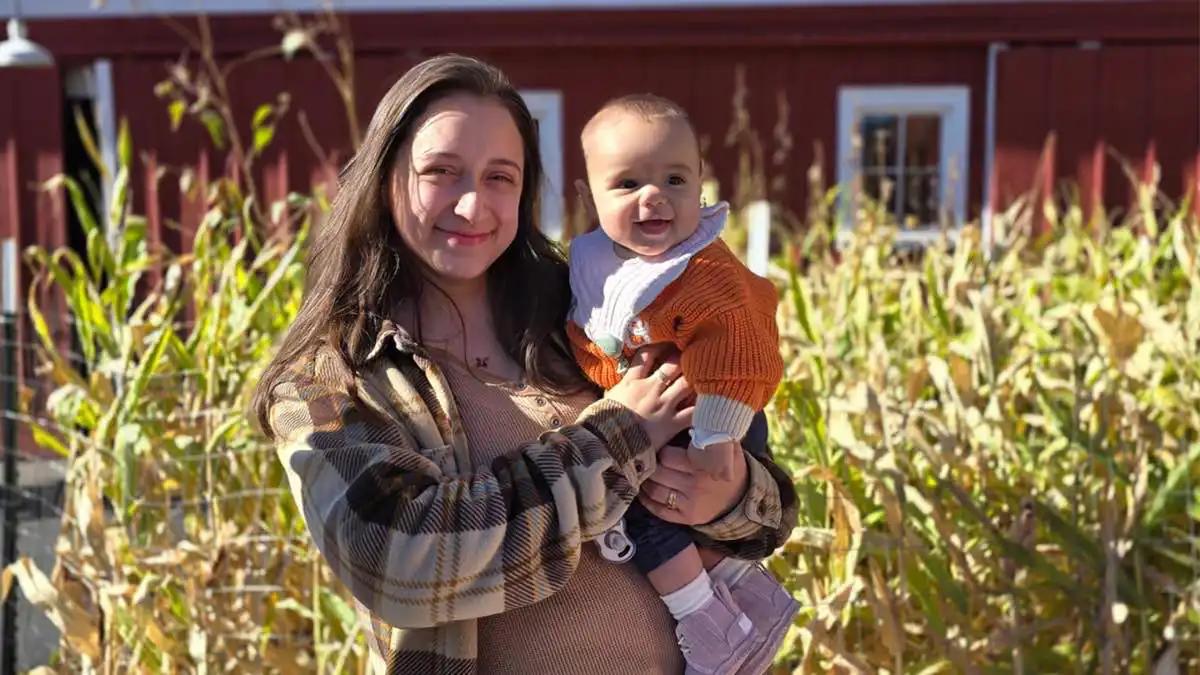 جريمة صادمة.. مراهق يقتل امرأة حامل ويضرم النار بمنزلها