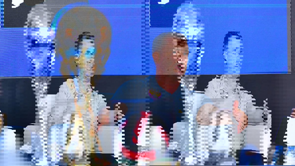 ريبروف يعلن رحيله عن العين لقيادة منتخب أوكرانيا