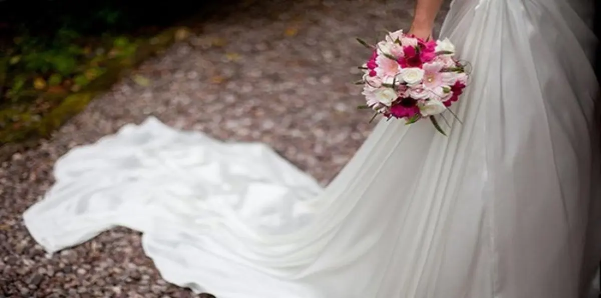 ما حكاية العروس المصرية المتزوجة "مع وقف التنفيذ"؟