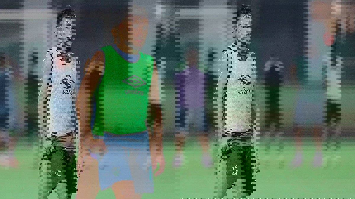 تقرير: يوسف بلايلي يتجه إلى "فيفا" لفسخ تعاقده مع الأهلي السعودي