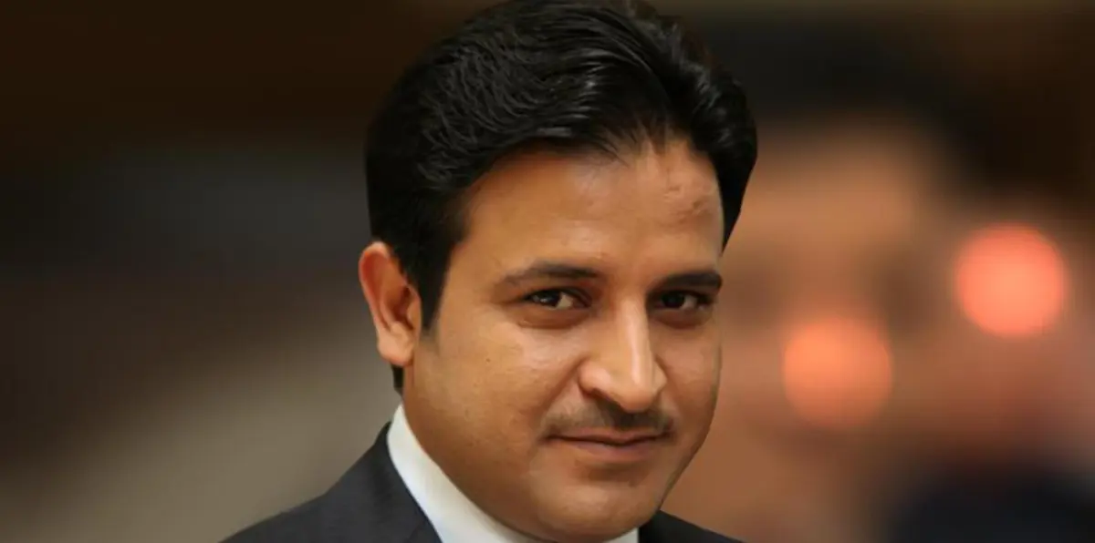 كيف استقبل السعوديون استقالة الإعلامي علي الظفيري "المتأخرة" من قناة الجزيرة؟