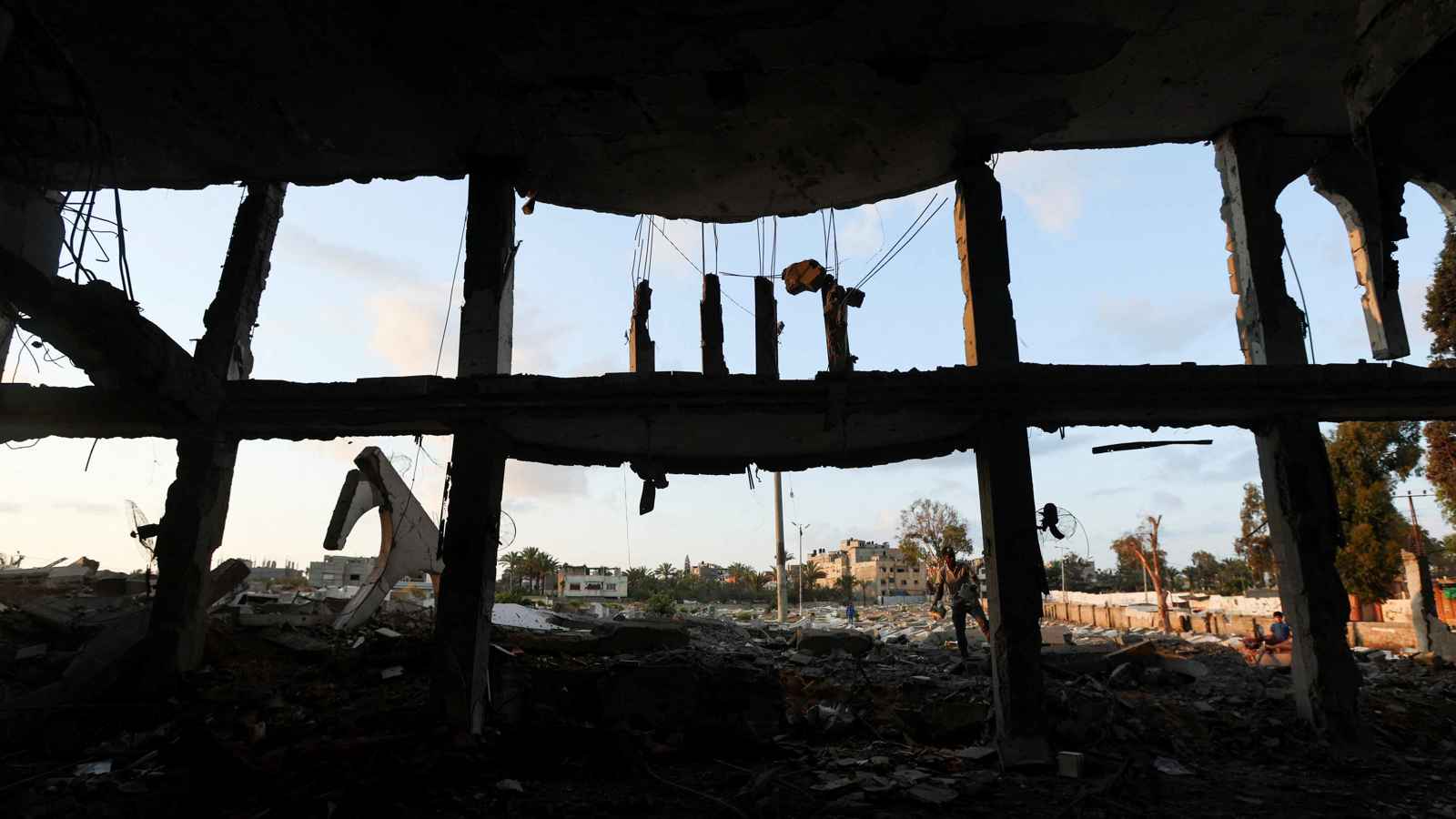 الجيش الإسرائيلي يعلن شن غارات على مجمع قيادة وسيطرة لحماس