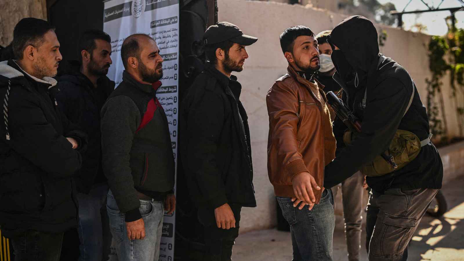 أكثر من 34 ألف متقدم لتسوية الأوضاع في سوريا