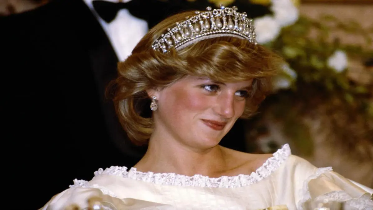 كم يبلغ ثمن خاتم خطوبة الأميرة ديانا وتاج زواجها؟