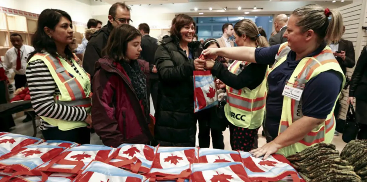 أطفال كندا يستقبلون اللاجئين بأنشودة "طلع البدر علينا"