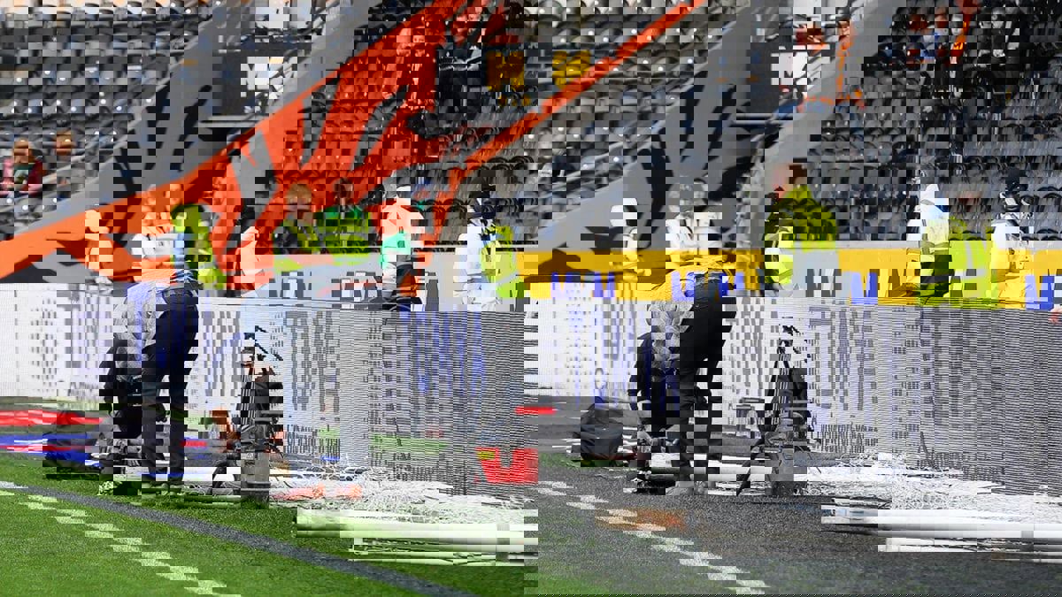 تأخر انطلاق مباراة هال سيتي ضد برمنغهام في الشامبيونشيب لكبر جحم المرمى (فيديو)