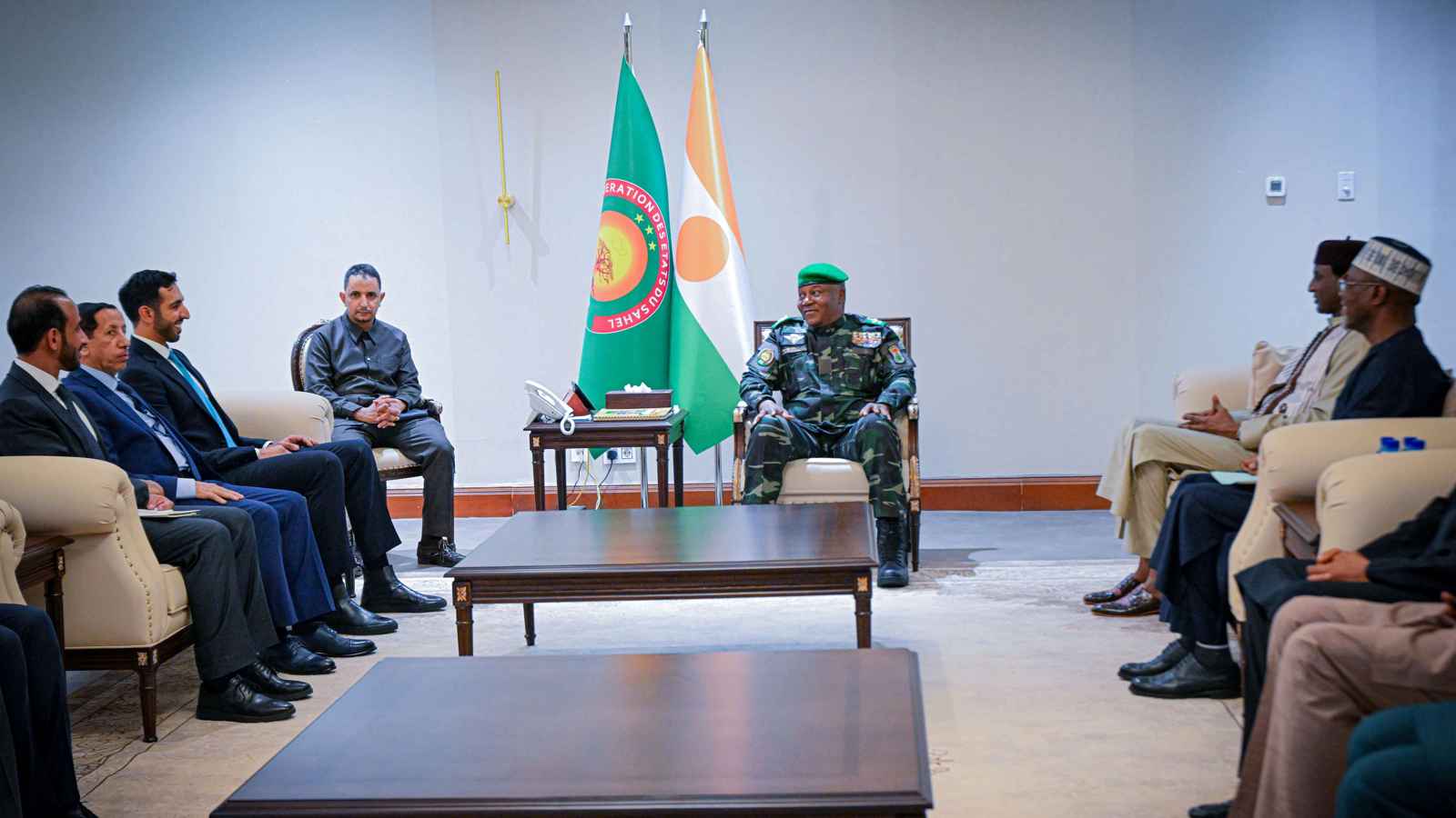 وفد إماراتي يلتقي رئيس النيجر