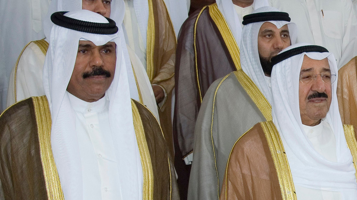 ما آلية انتقال الحكم في الكويت؟