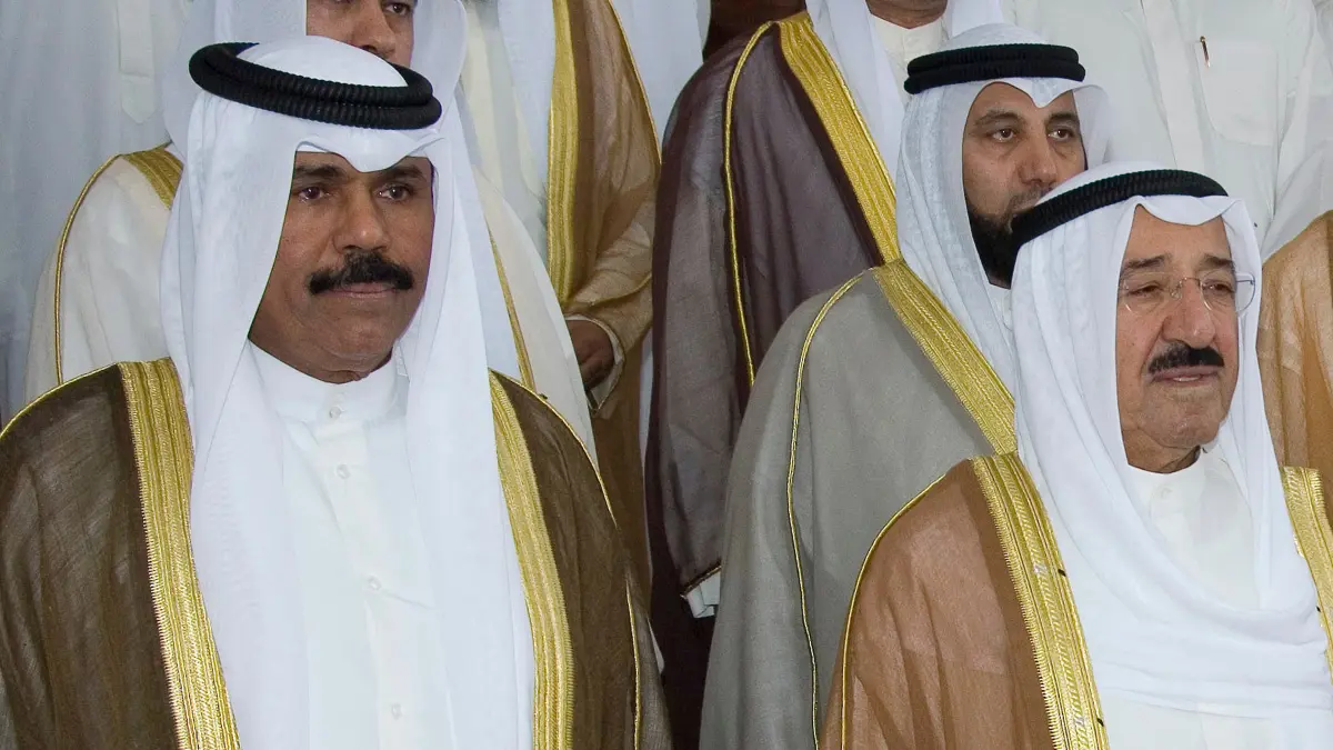 ما آلية انتقال الحكم في الكويت؟