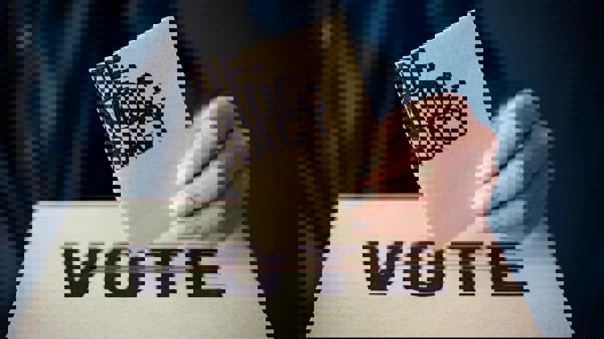 معهد دولي يحذر: الديمقراطية تتراجع بوتيرة قياسية