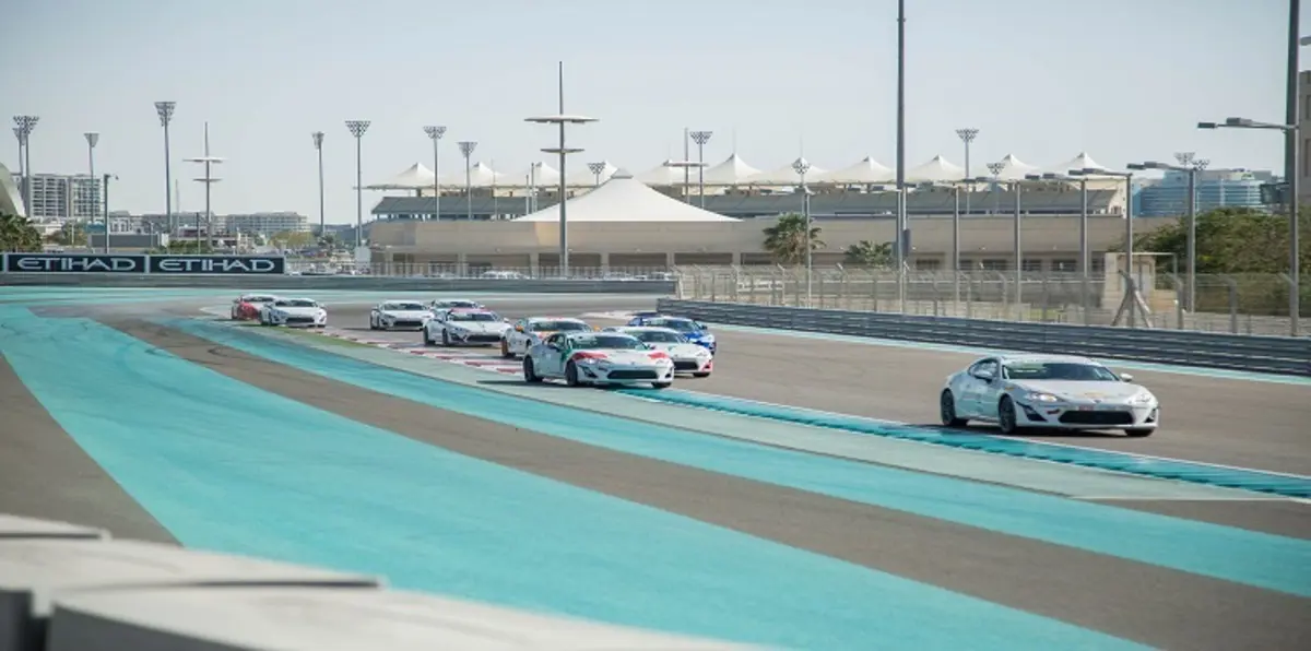 سلسلة سباقات ياس تعود مجددا بموسم حافل بالإثارة المتواصلة