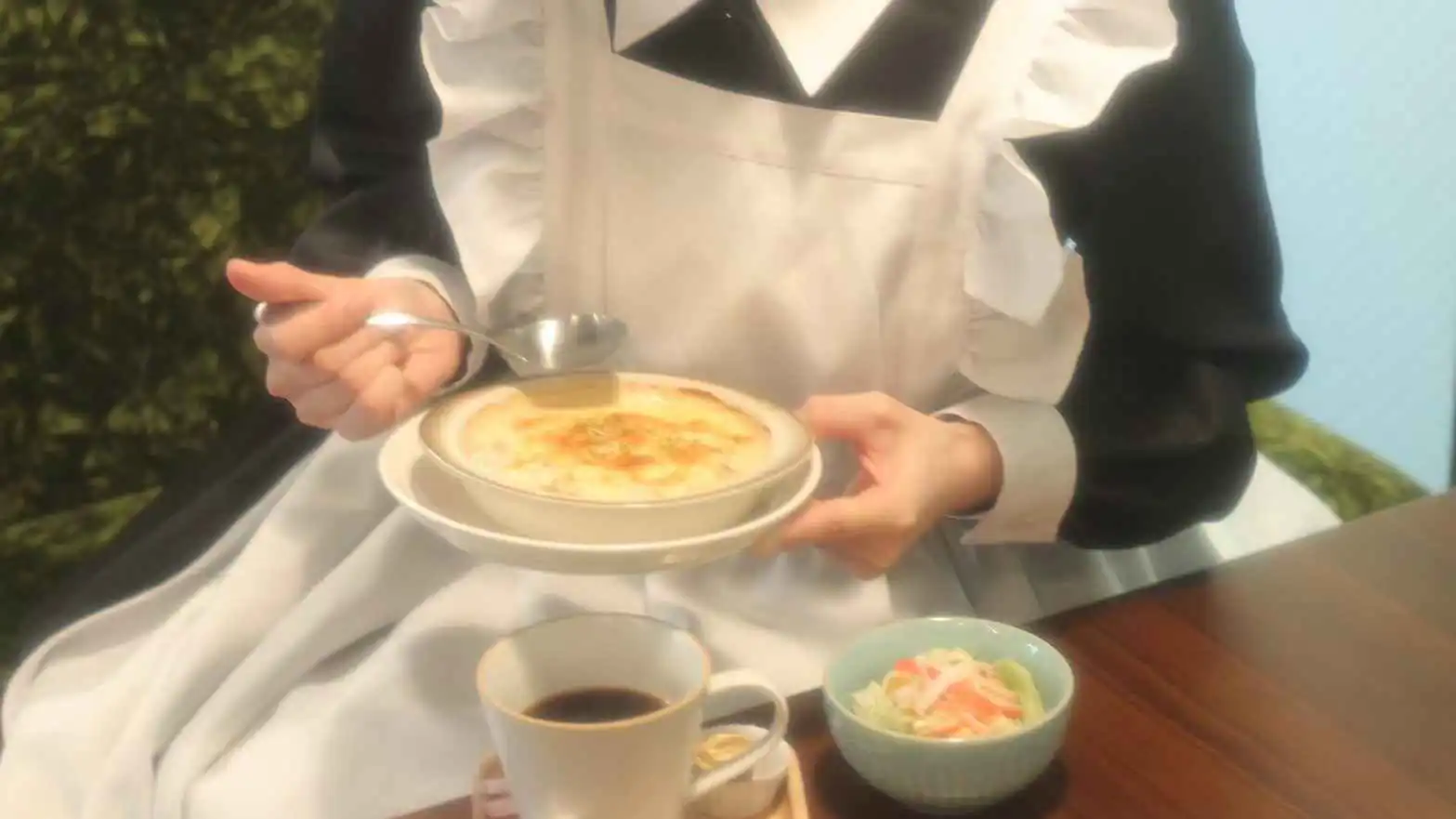 مقهى ياباني يتيح للزبائن تجربة الحياة كخدم مقابل 25 دولارًا (صور)