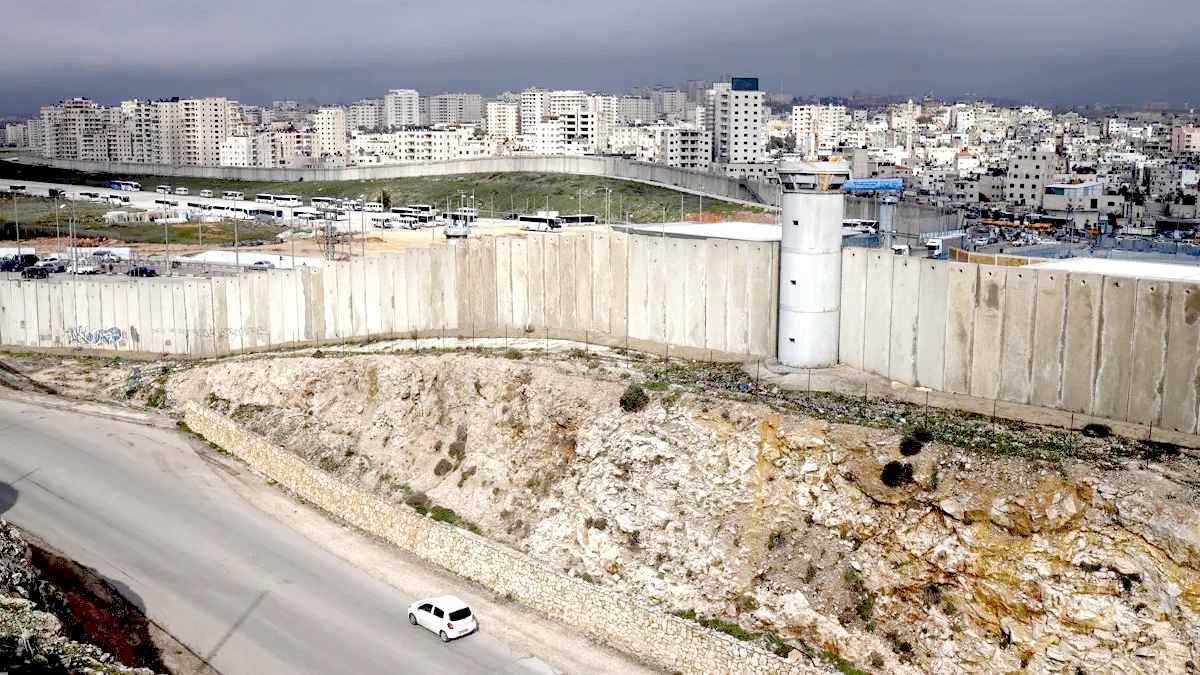 لإقامة "منطقة عازلة".. إسرائيل تصادر مساحات شاسعة من أراضي الضفة الغربية