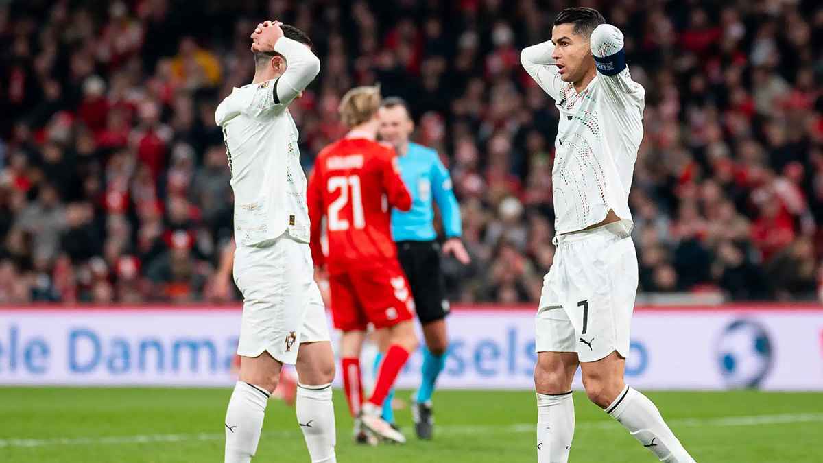 يجب أن نحترم أعظم اللاعبين في التاريخ.. لاعب الدنمارك ينتفض لرونالدو