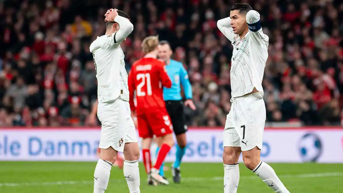 يجب أن نحترم أعظم اللاعبين في التاريخ.. لاعب الدنمارك ينتفض لرونالدو